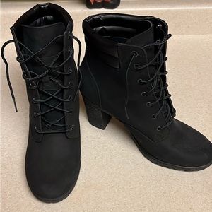 Timberland women’s boots. Size 10.  Only worn twice.   Nonsmoking home.